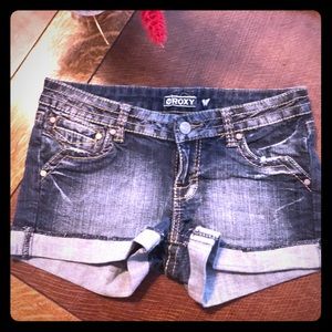 🌸Vintage Distressed Roxy one cuff Jean shorts🌸
